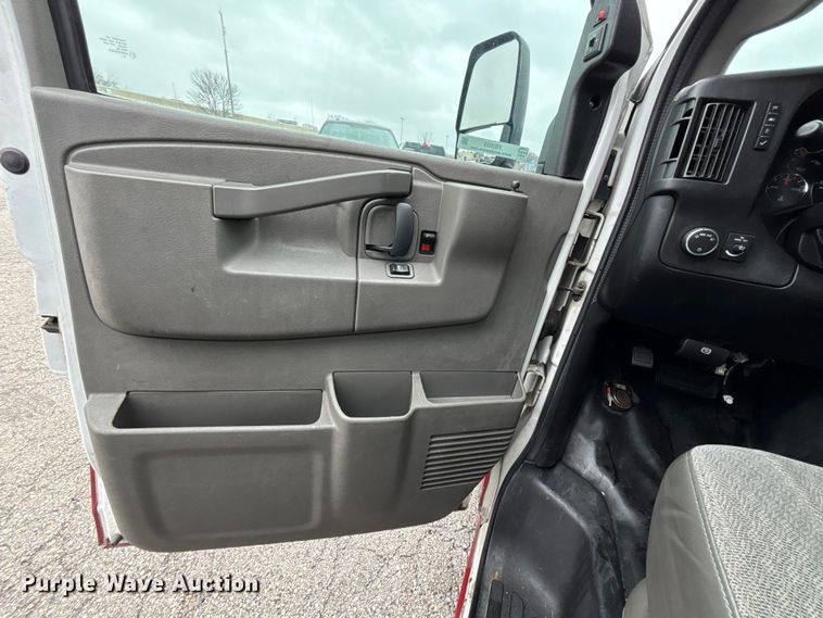 image for item FB3559 2016 Chevrolet Express G4500 ambulance