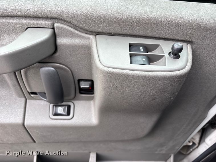 image for item FB3559 2016 Chevrolet Express G4500 ambulance