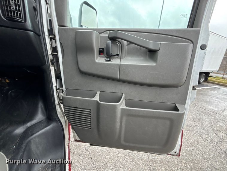 image for item FB3559 2016 Chevrolet Express G4500 ambulance