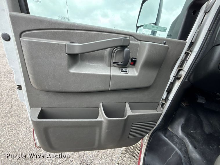 image for item FB3560 2016 Chevrolet Express G4500 ambulance