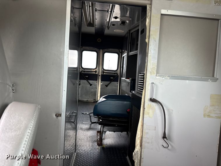 image for item FB3560 2016 Chevrolet Express G4500 ambulance