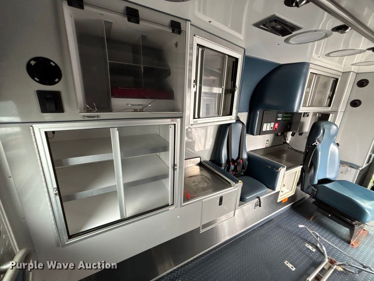 image for item FB3560 2016 Chevrolet Express G4500 ambulance