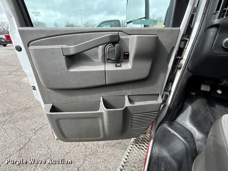 image for item FB3561 2016 Chevrolet Express G4500 ambulance