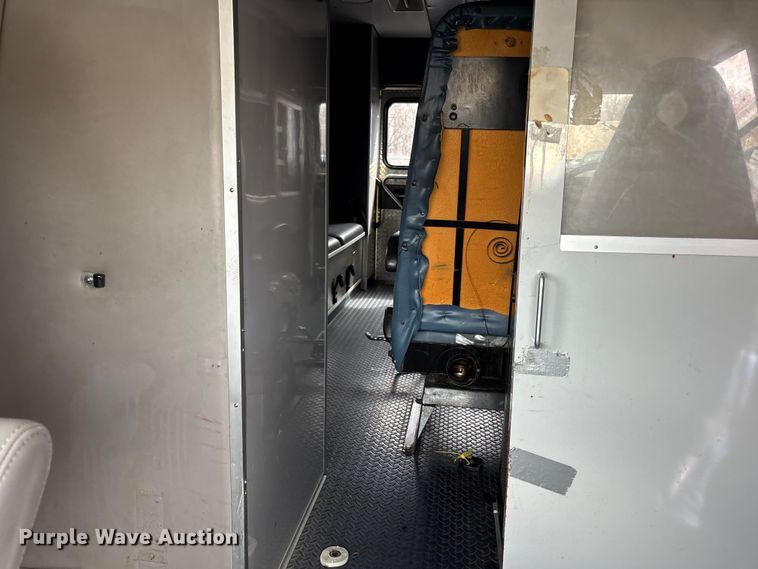 image for item FB3561 2016 Chevrolet Express G4500 ambulance