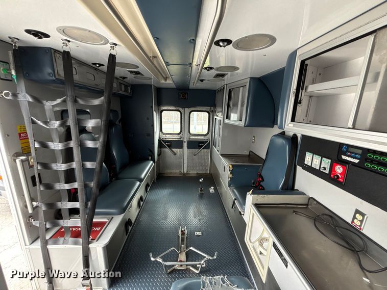 image for item FB3561 2016 Chevrolet Express G4500 ambulance