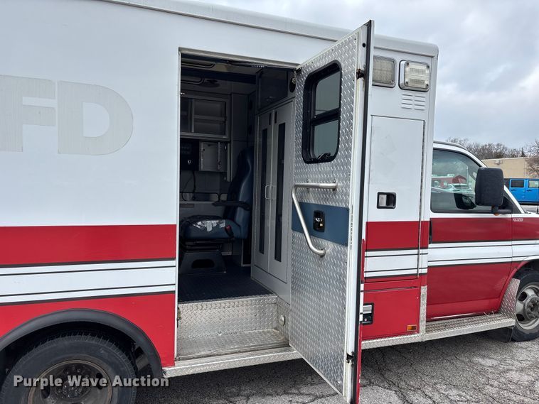 image for item FB3562 2016 Chevrolet Express G4500 ambulance