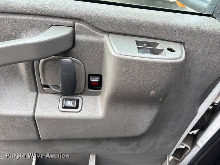 image for item FB3563 2016 Chevrolet Express G4500 ambulance