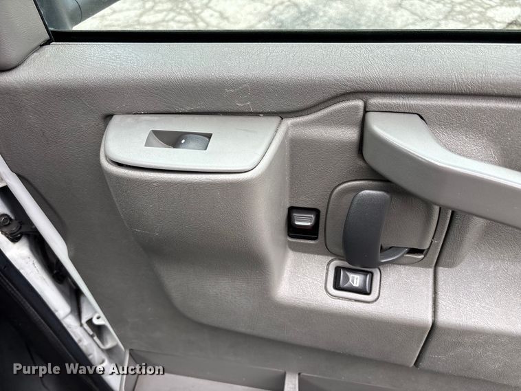 image for item FB3563 2016 Chevrolet Express G4500 ambulance