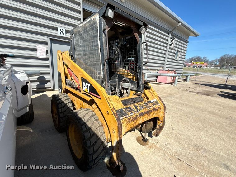 image for item FB3634 2000 Caterpillar 226 skid steer loader