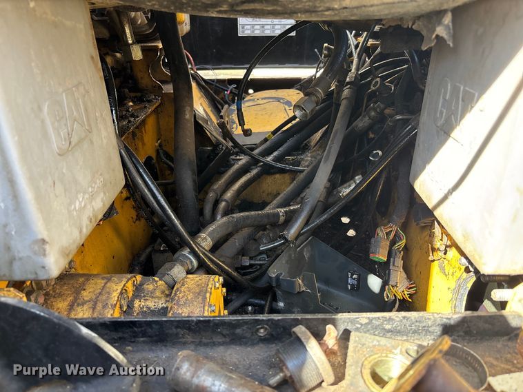 image for item FB3634 2000 Caterpillar 226 skid steer loader