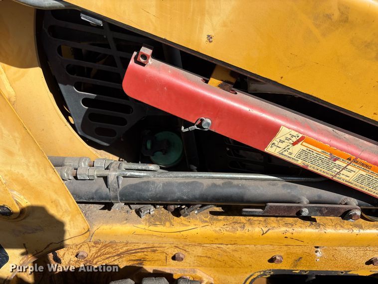 image for item FB3634 2000 Caterpillar 226 skid steer loader