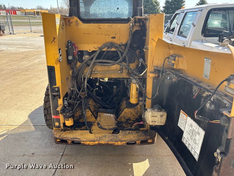 image for item FB3634 2000 Caterpillar 226 skid steer loader