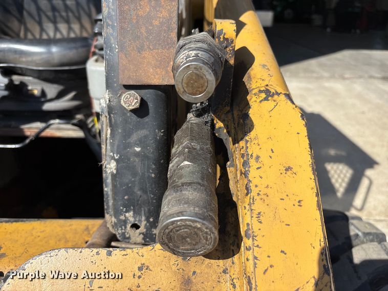 image for item FB3634 2000 Caterpillar 226 skid steer loader