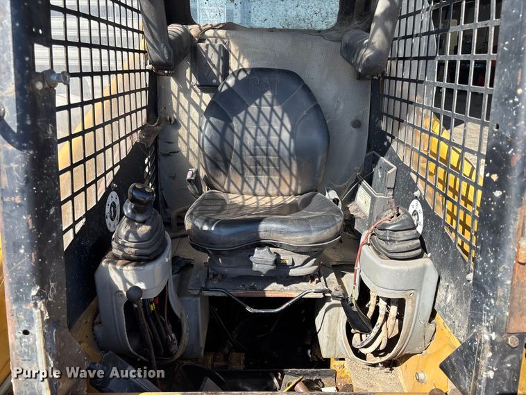 image for item FB3634 2000 Caterpillar 226 skid steer loader