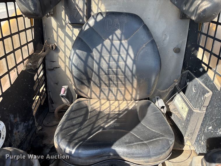 image for item FB3634 2000 Caterpillar 226 skid steer loader