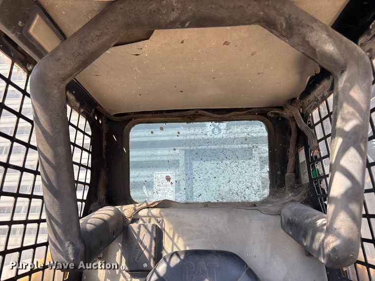 image for item FB3634 2000 Caterpillar 226 skid steer loader