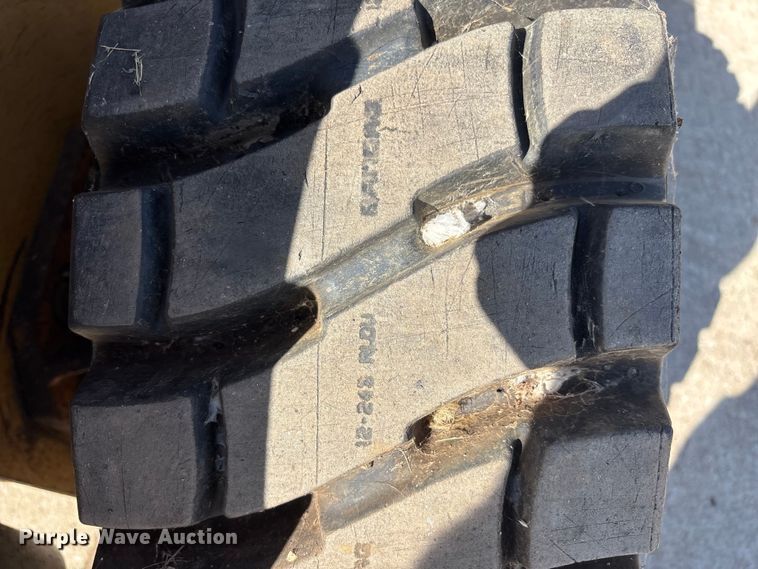 image for item FB3634 2000 Caterpillar 226 skid steer loader