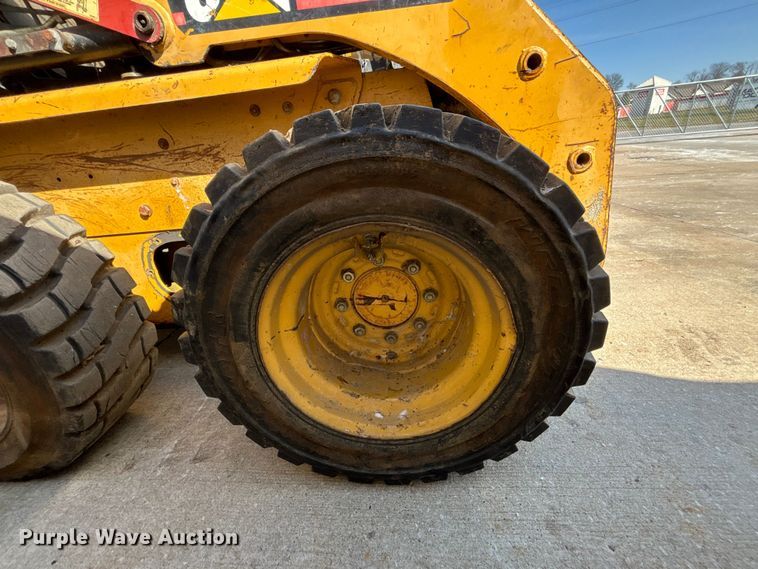 image for item FB3634 2000 Caterpillar 226 skid steer loader