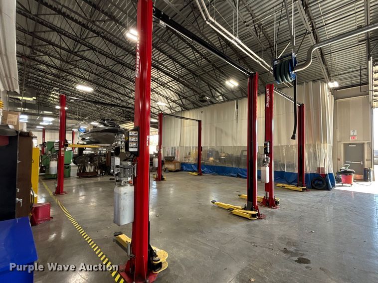 image for item FB3636 Snap on automotive car lift