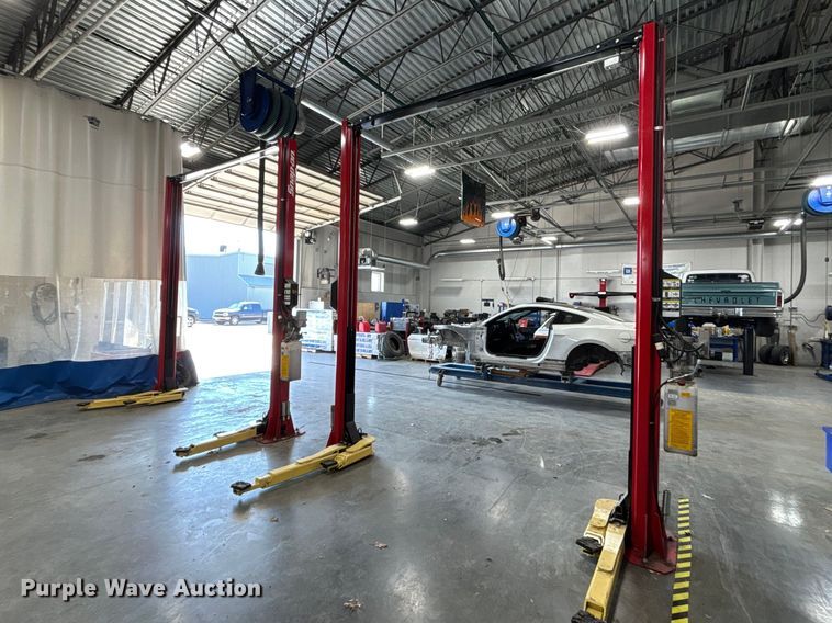 image for item FB3636 Snap on automotive car lift