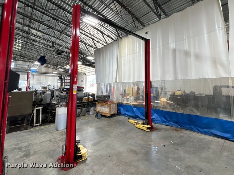 image for item FB3636 Snap on automotive car lift