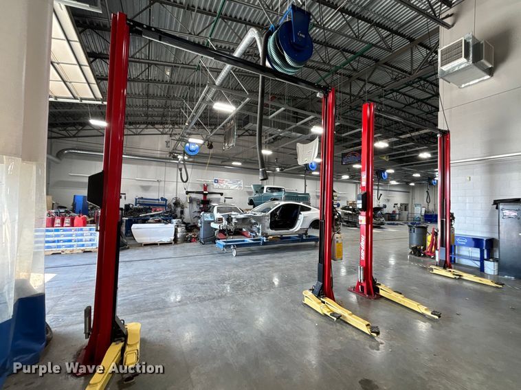 image for item FB3636 Snap on automotive car lift