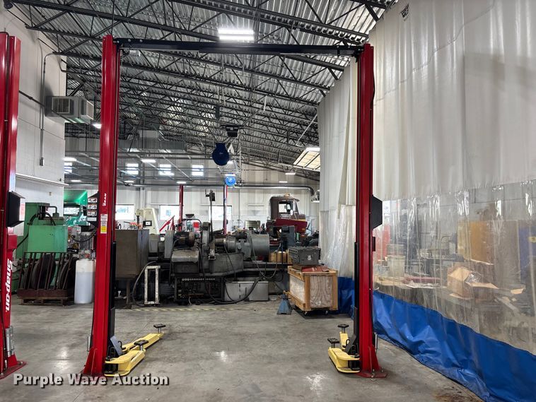 image for item FB3636 Snap on automotive car lift