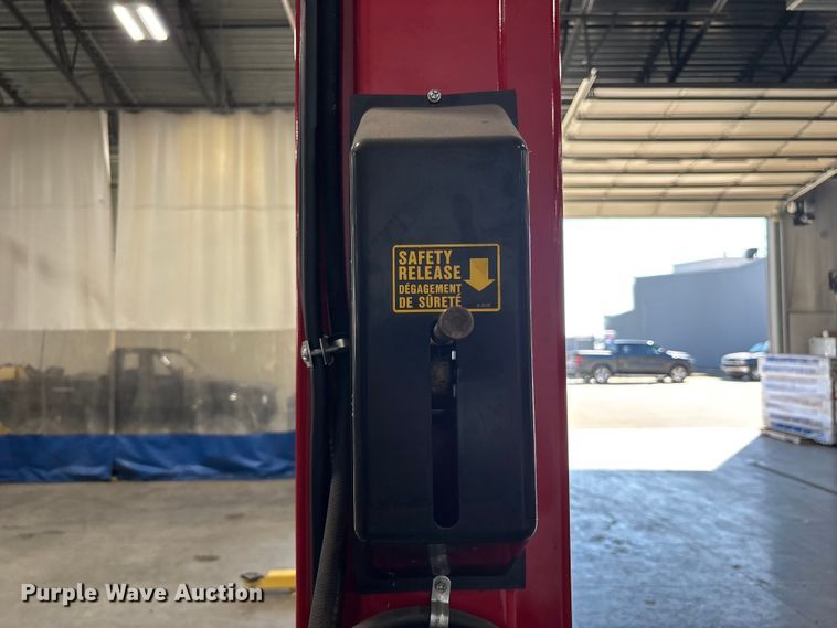 image for item FB3636 Snap on automotive car lift