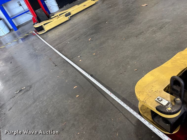 image for item FB3636 Snap on automotive car lift