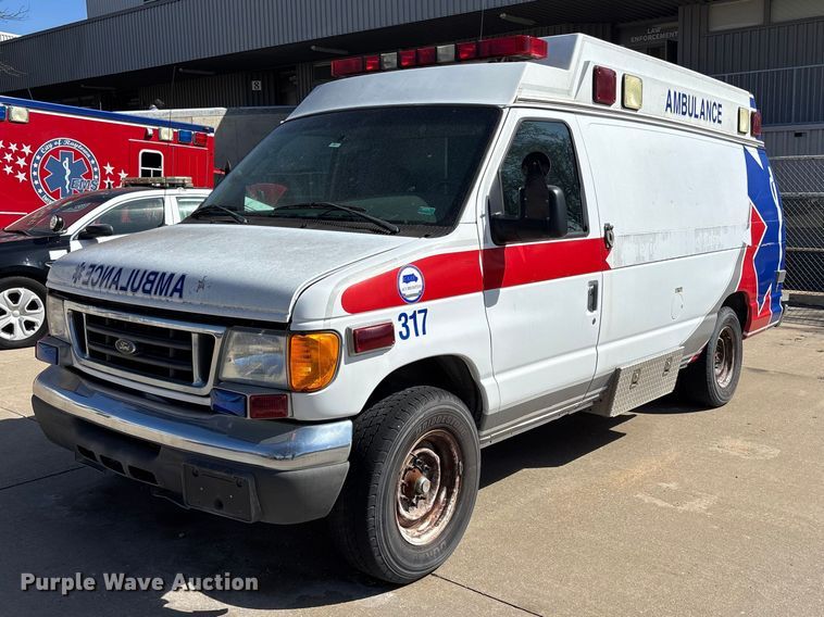 image for item FB3638 2006 Ford  E350 ambulance