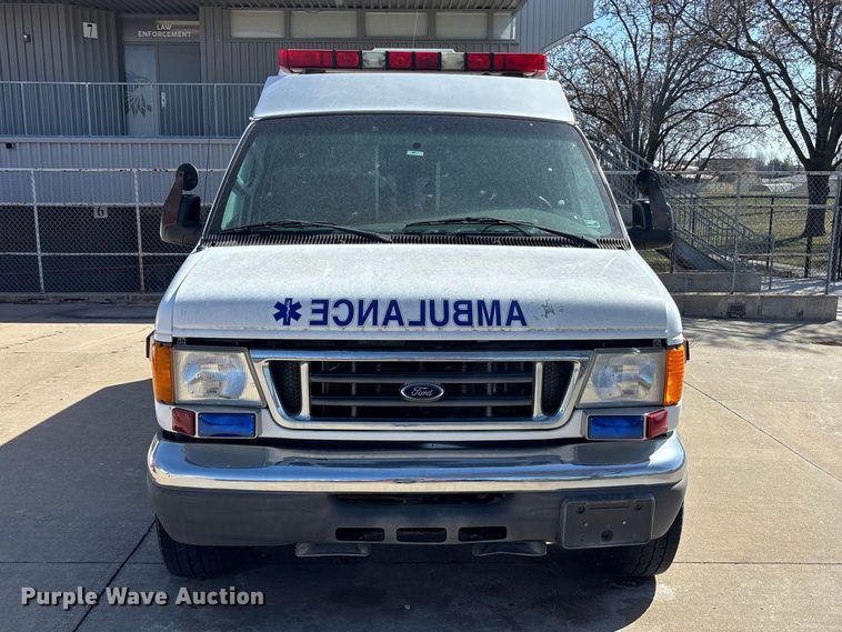 image for item FB3638 2006 Ford  E350 ambulance