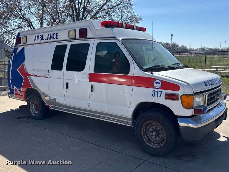 image for item FB3638 2006 Ford  E350 ambulance