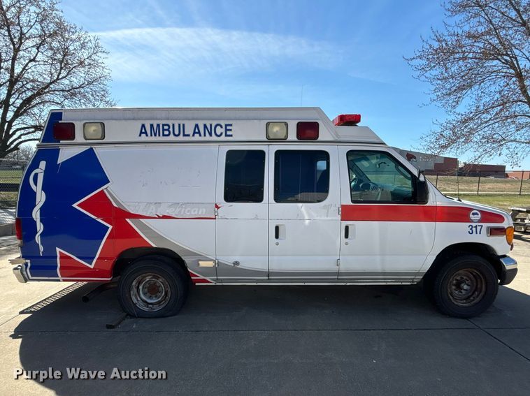 image for item FB3638 2006 Ford  E350 ambulance