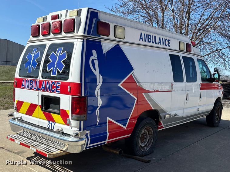 image for item FB3638 2006 Ford  E350 ambulance