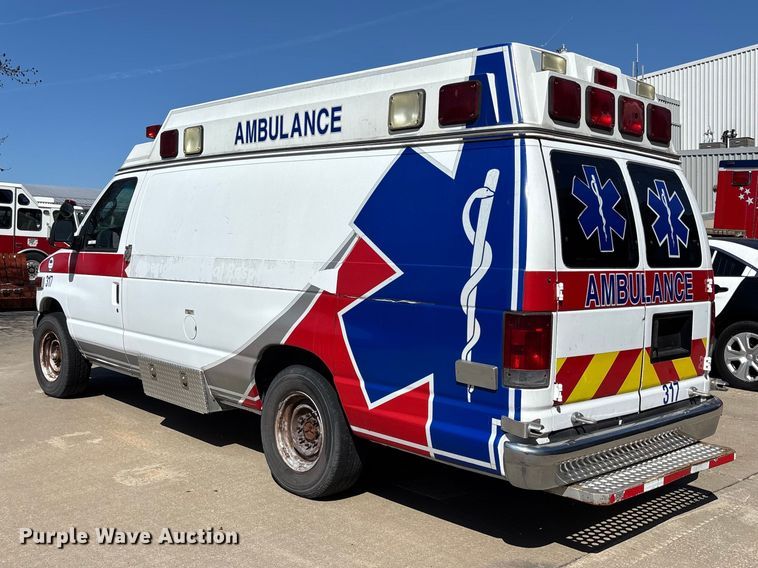 image for item FB3638 2006 Ford  E350 ambulance