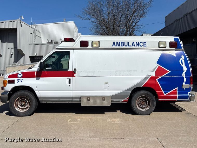 image for item FB3638 2006 Ford  E350 ambulance