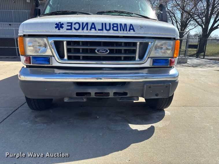 image for item FB3638 2006 Ford  E350 ambulance