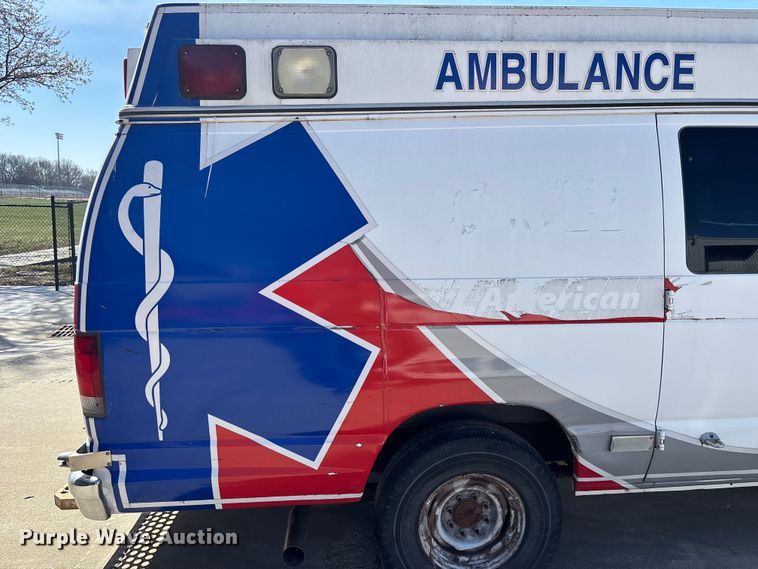 image for item FB3638 2006 Ford  E350 ambulance