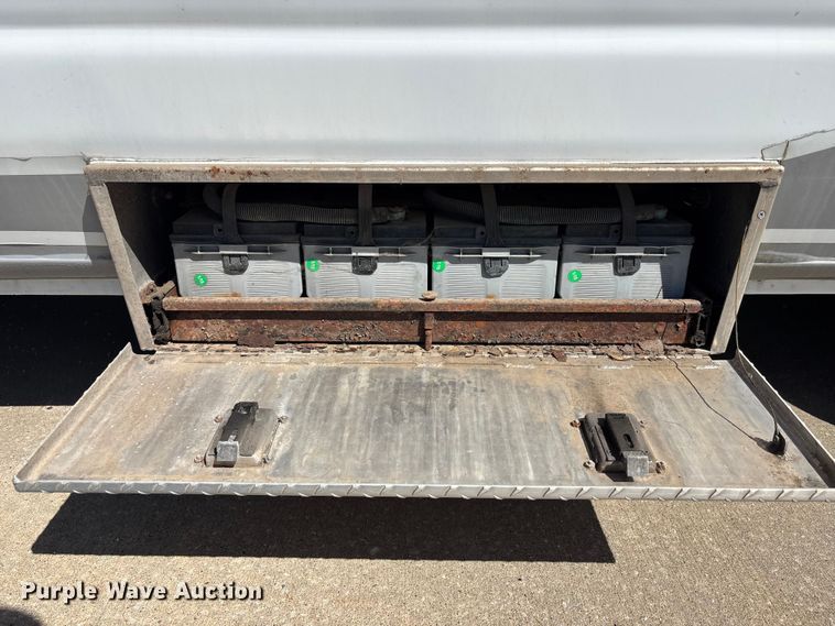 image for item FB3638 2006 Ford  E350 ambulance