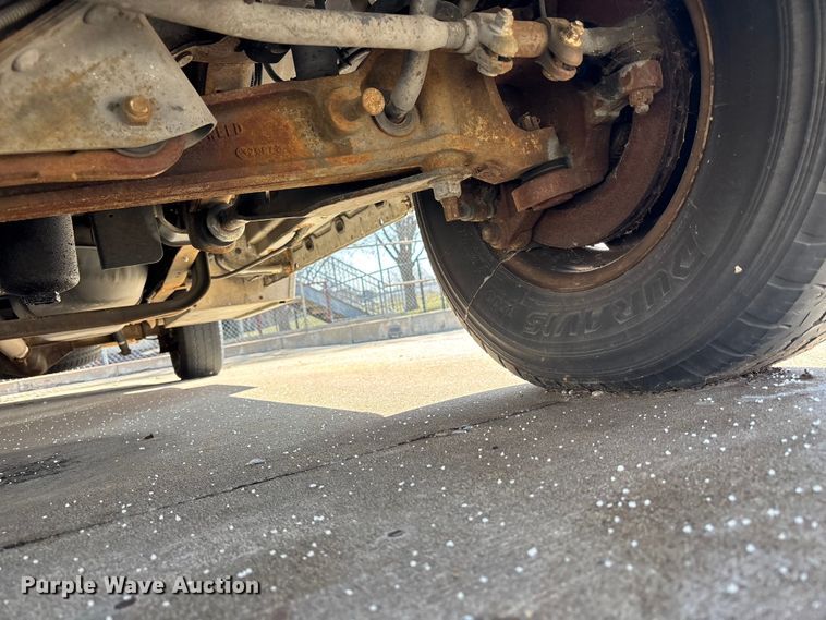 image for item FB3638 2006 Ford  E350 ambulance