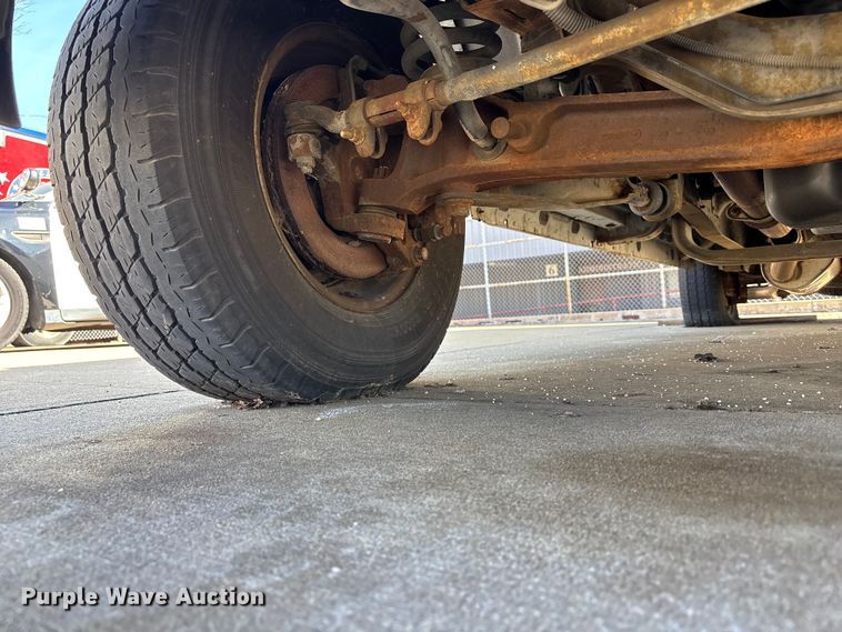 image for item FB3638 2006 Ford  E350 ambulance