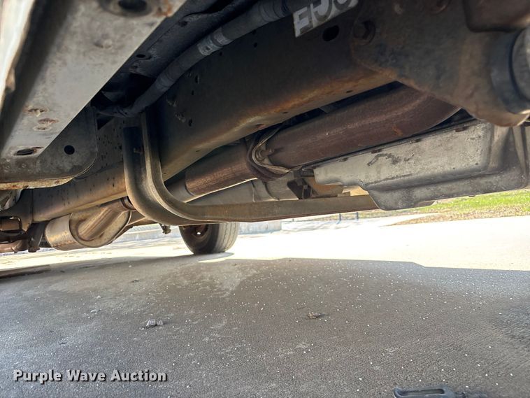 image for item FB3638 2006 Ford  E350 ambulance