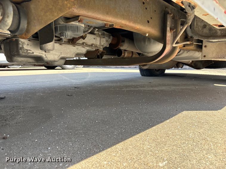 image for item FB3638 2006 Ford  E350 ambulance