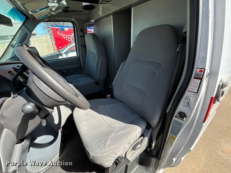 image for item FB3638 2006 Ford  E350 ambulance