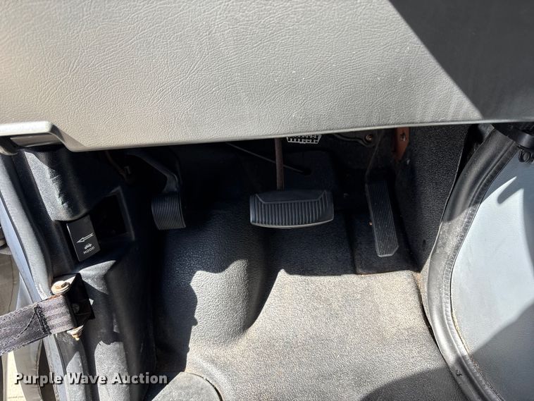 image for item FB3638 2006 Ford  E350 ambulance