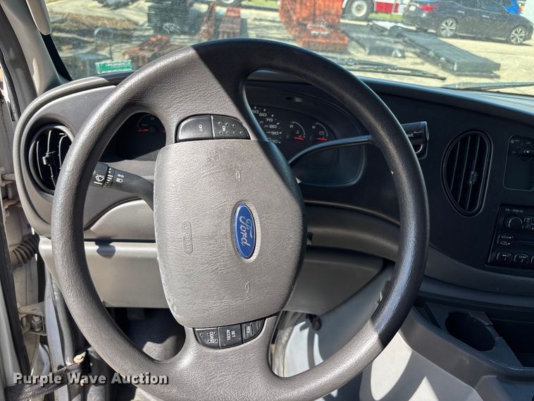 image for item FB3638 2006 Ford  E350 ambulance