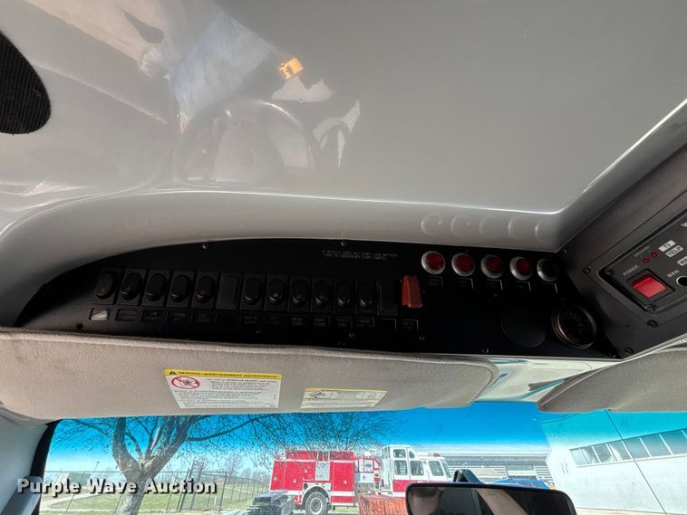 image for item FB3638 2006 Ford  E350 ambulance