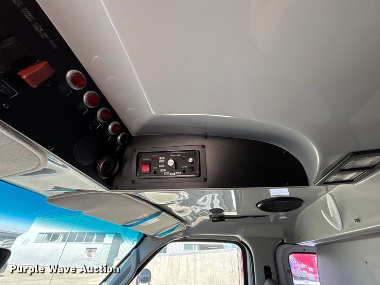 image for item FB3638 2006 Ford  E350 ambulance