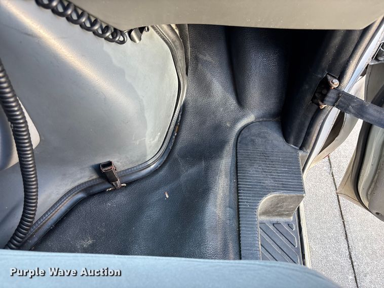 image for item FB3638 2006 Ford  E350 ambulance