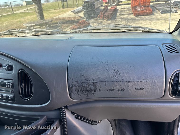 image for item FB3638 2006 Ford  E350 ambulance